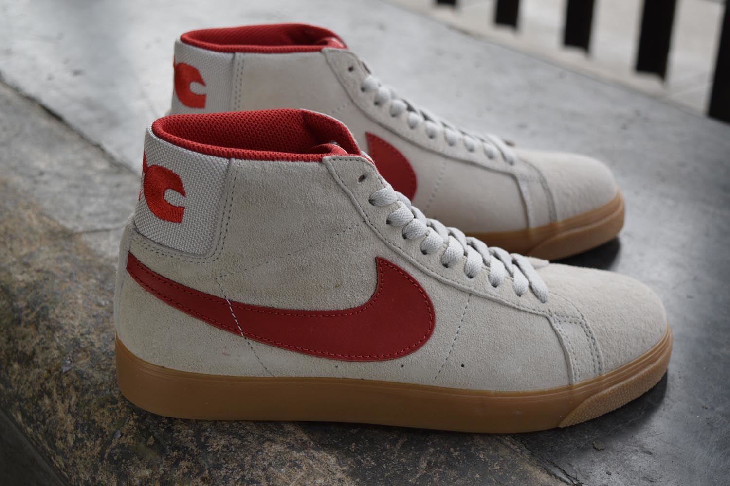 Nike SB x FTC Blazer Zoom Mid QuickStrike Bone White Brick House Red pair CU